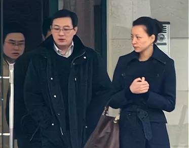 董卿丈夫密春雷失联半年，收到处罚通知，旗下ST海医作退市整理