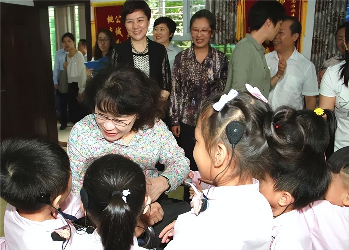 张海迪：5岁截瘫被医生断言活不过27岁！现年过六旬仍在发光发热