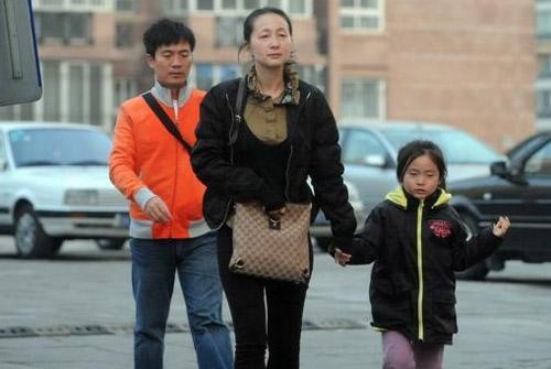 女足夺冠了，这个54岁的男人在演播厅哭了