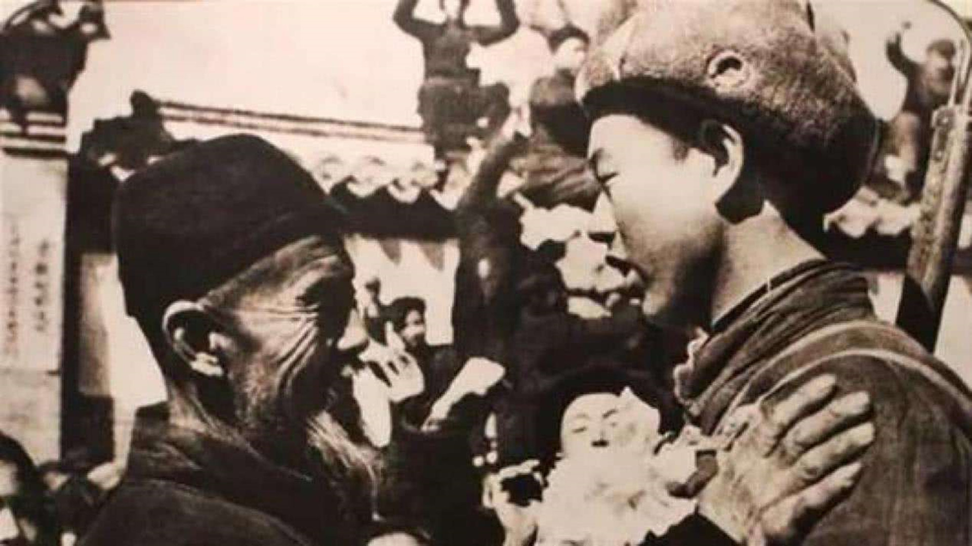 1950年杨得志回家探亲，姐姐拿着照片说：这要让坏人看见就死定了