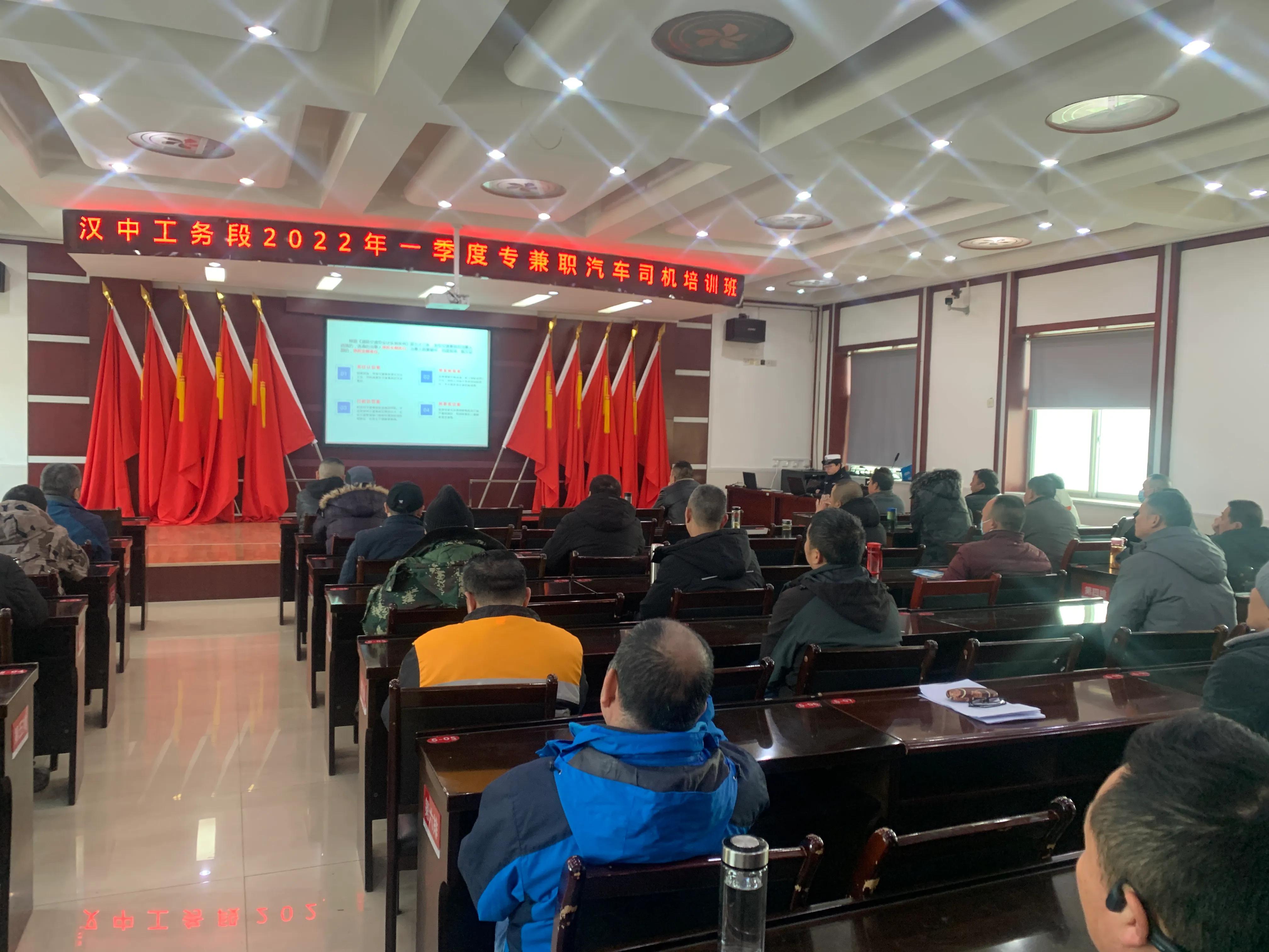 交通秩序大提升 文明创建我先行丨汉中交警一大队宣讲团出动：为城市文明“加分”