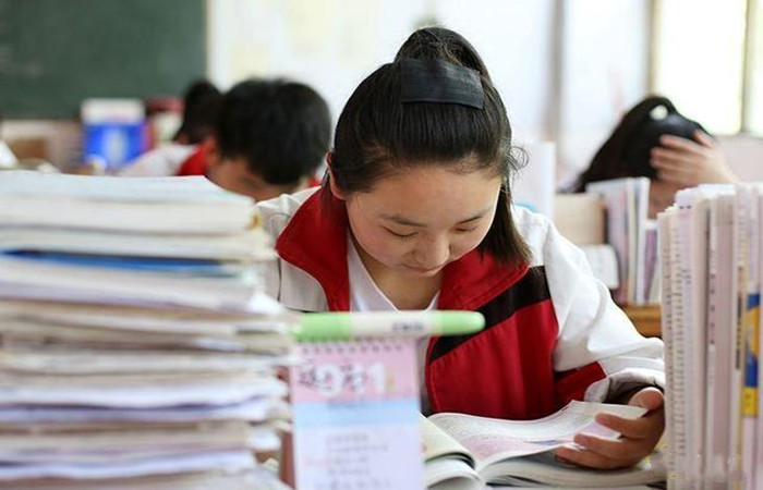 “最任性状元”韩思雨：经常迟到，爱看漫画，却以681分上清华