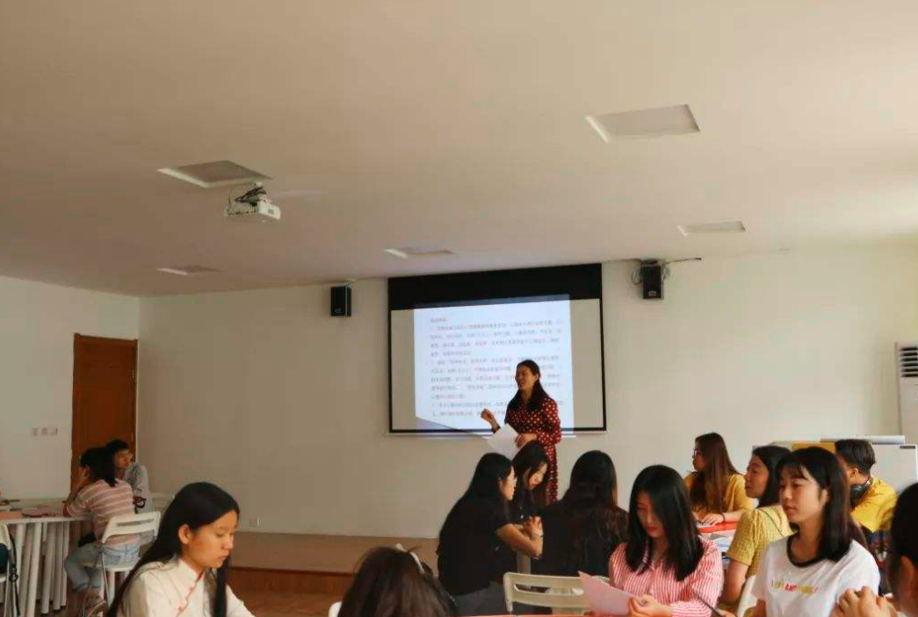 大学生活也有“潜规则”，辅导员基本不会明说，可学生要小心谨慎