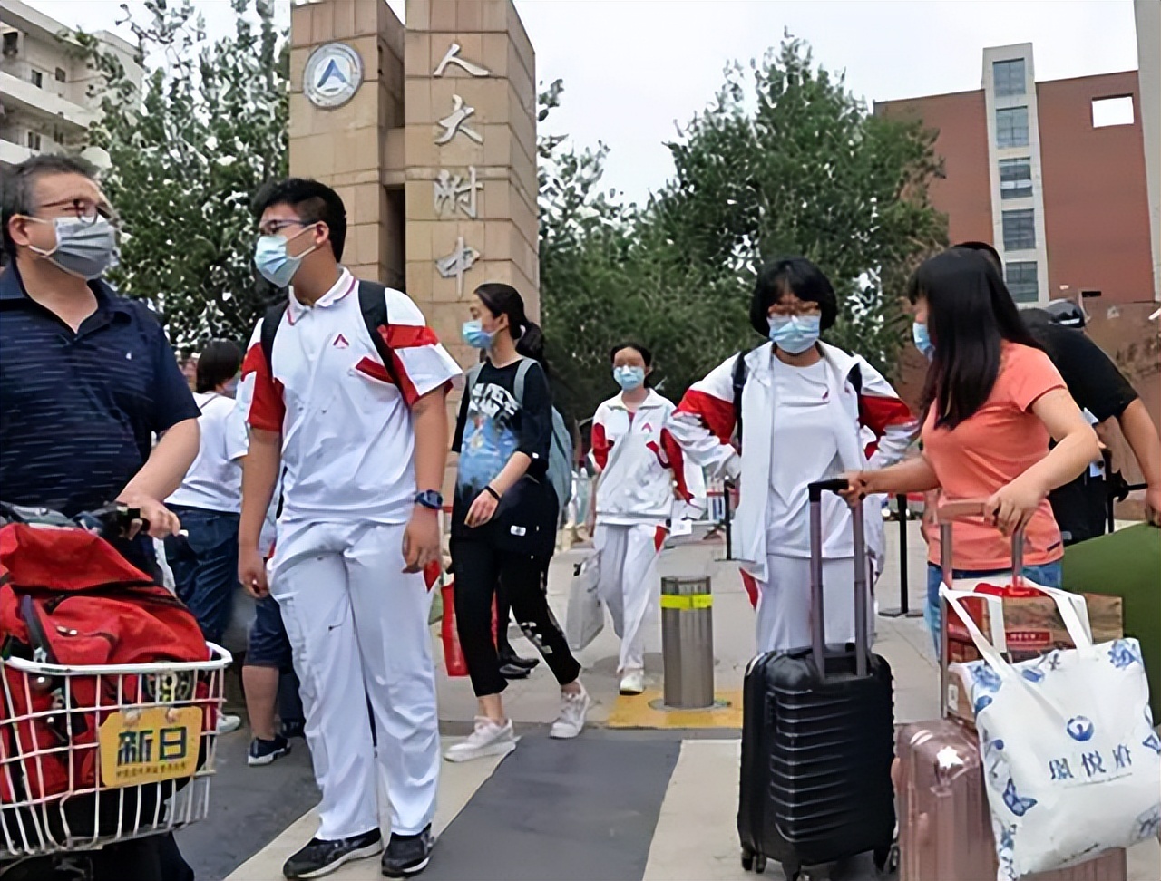 2022中小学生暑假时间已敲定，家长乐开了花，学生却愁眉苦脸