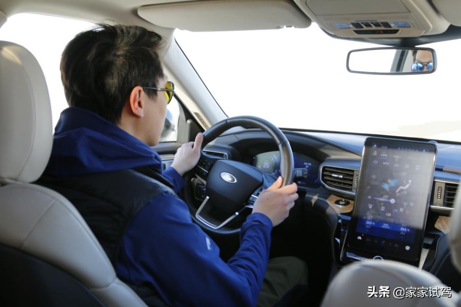 影帝级SUV，探险者出演冰雪极限动作戏