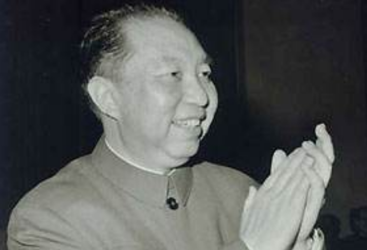 76年毛主席临终前要来纸笔，给华国锋留下一句话：你办事，我放心