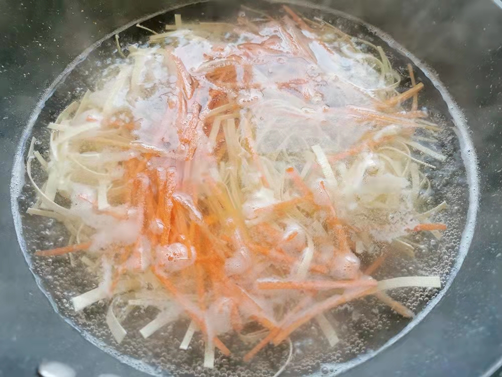 过年做凉菜，我家必上一道“白菜心”，开胃解腻，专应付大鱼大肉