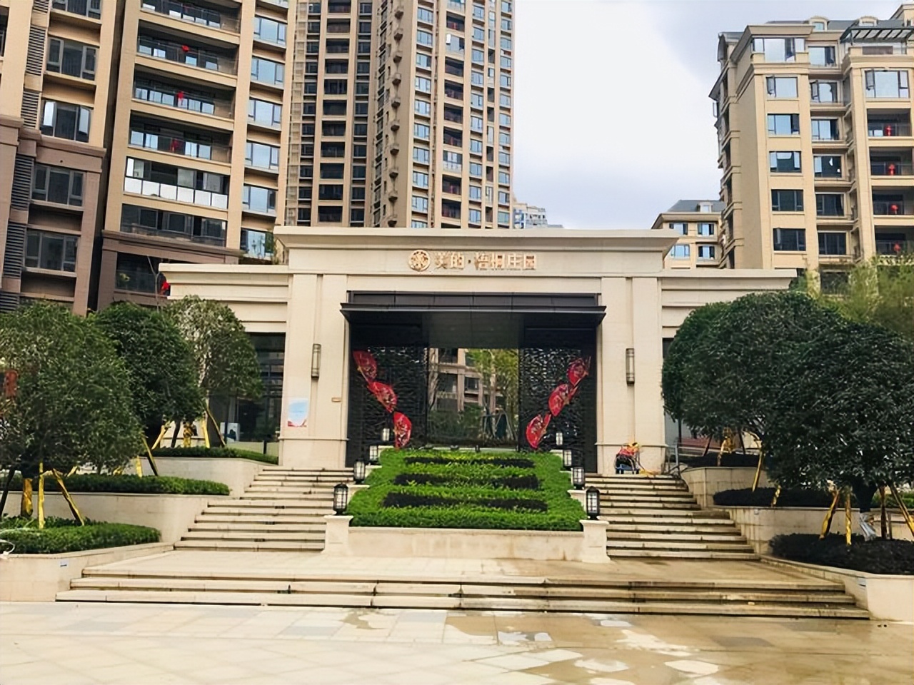 6年前要拆除所有小区围墙，如今门禁森严人脸识别才让进