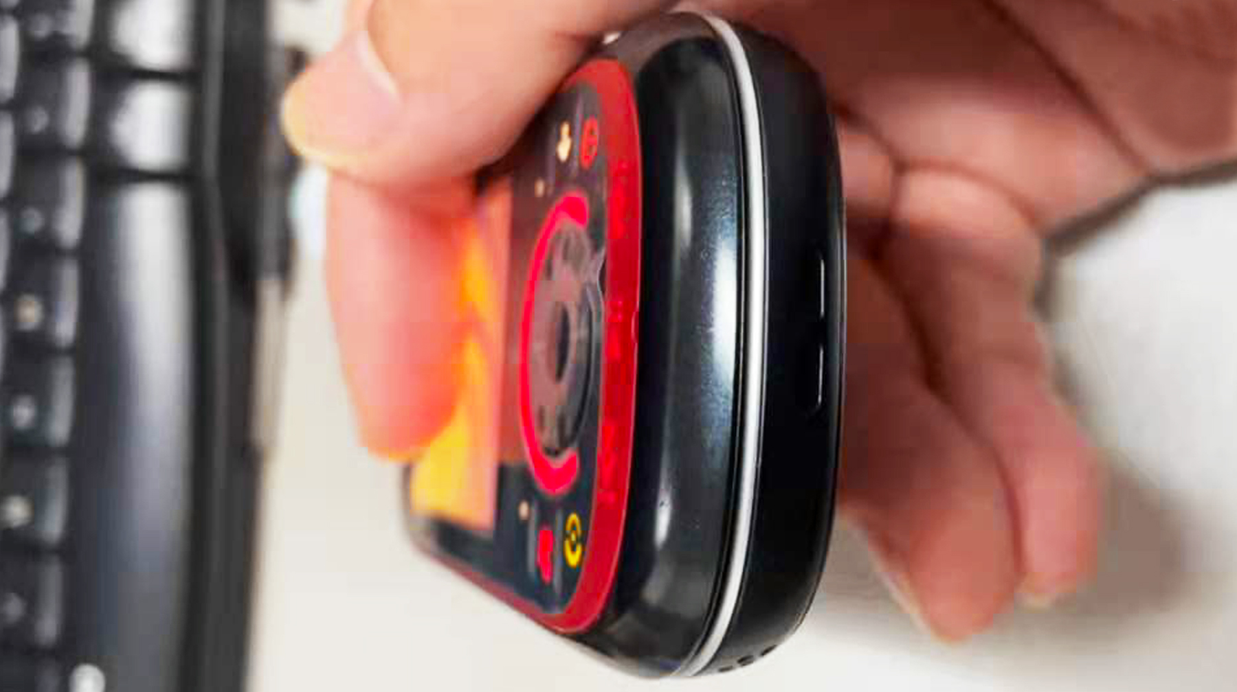 纯粹的音乐手机，旧摩托罗拉em35体验，点亮屏幕后像专业播放器