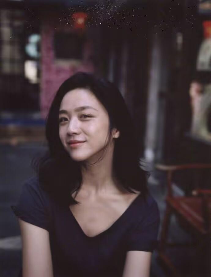 一直以为汤唯“长得一般”，看到她的无修生图才发现我错了！