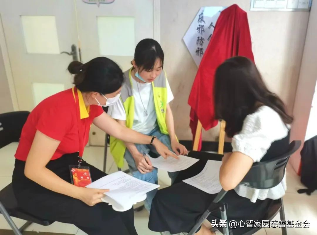 心康护童｜开展社区守护支持计划，为社工们提供心理健康科普讲座