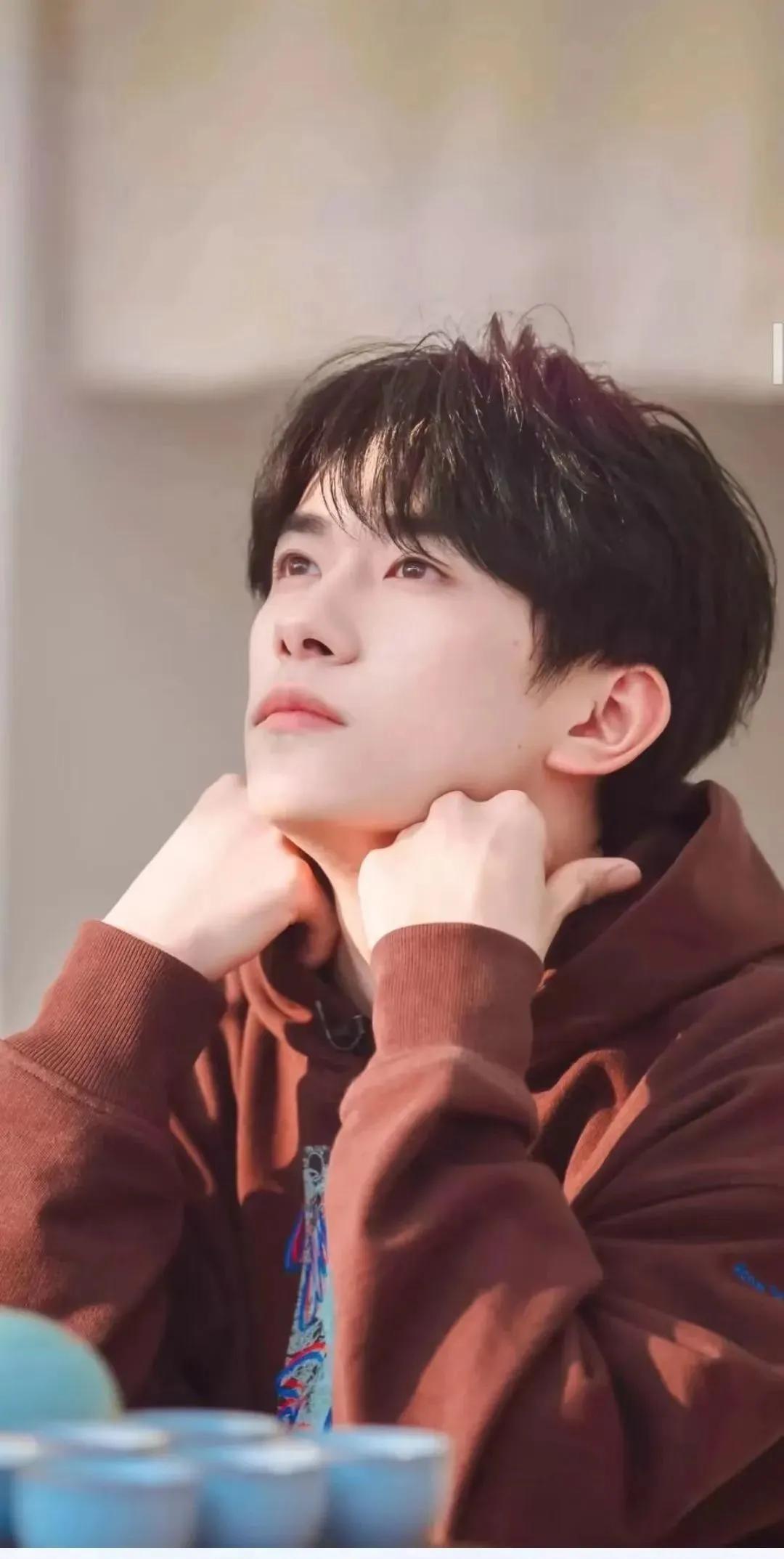 王俊凯易烊千玺王源高清壁纸，哪张壁纸最好看呢