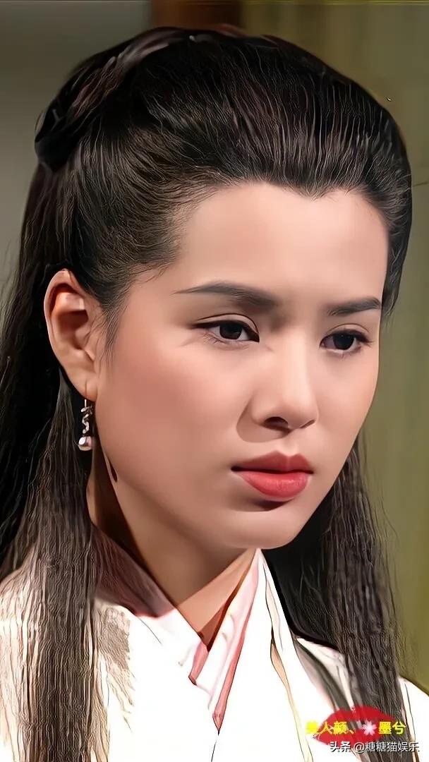 当李若彤遇到刘亦菲时，两大女神，谁的小龙女更美一筹？