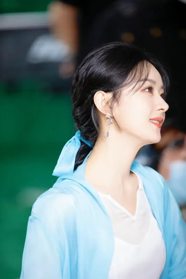 美丽可爱的赵丽颖，幼态的五官，亲和力的笑容，自强、善良、上进