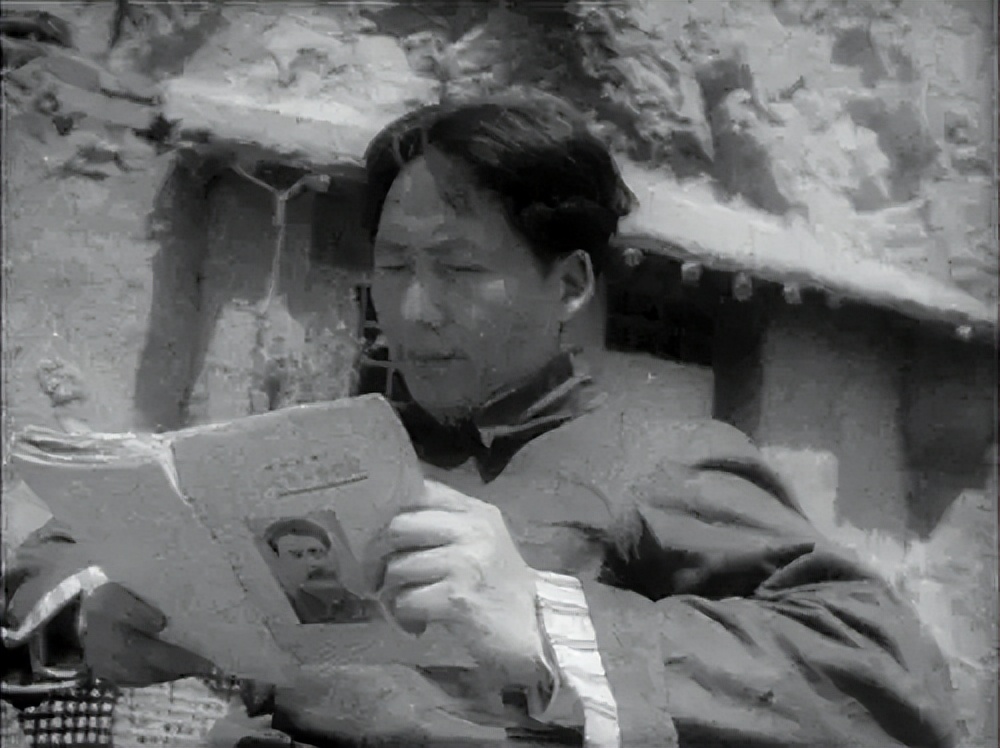 湖南老家外甥女到北京探亲，毛主席开玩笑：你给舅舅带啥礼物了？