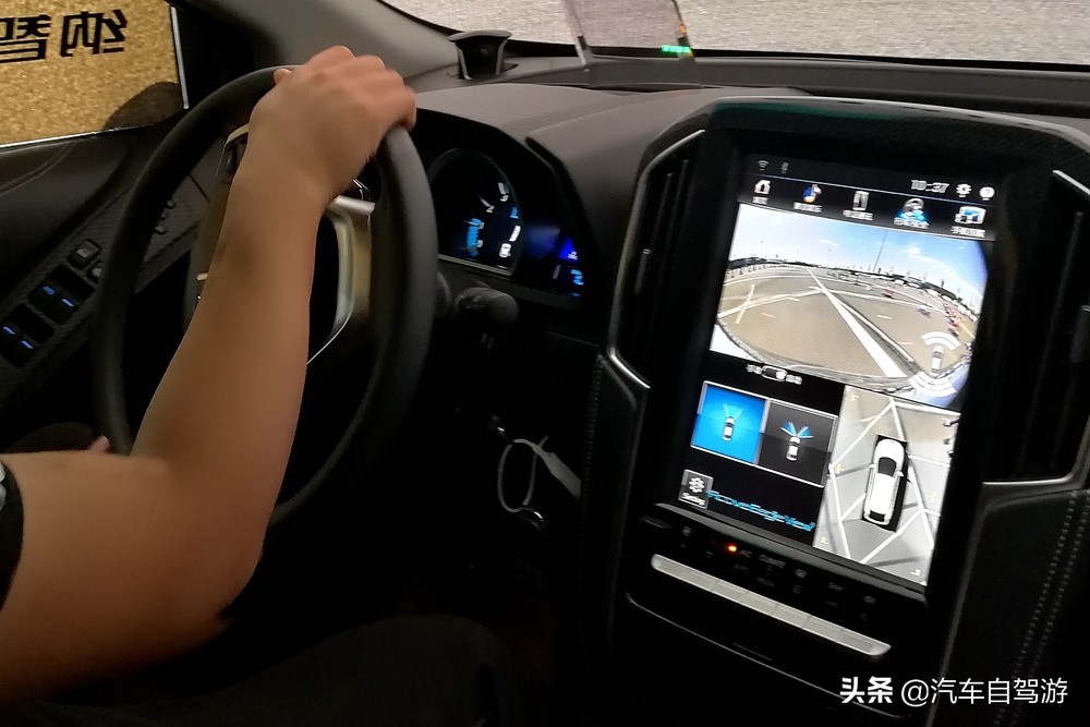 想把开车玩当职业，报高考志愿学什么专业才好？听3位嘉宾来指点