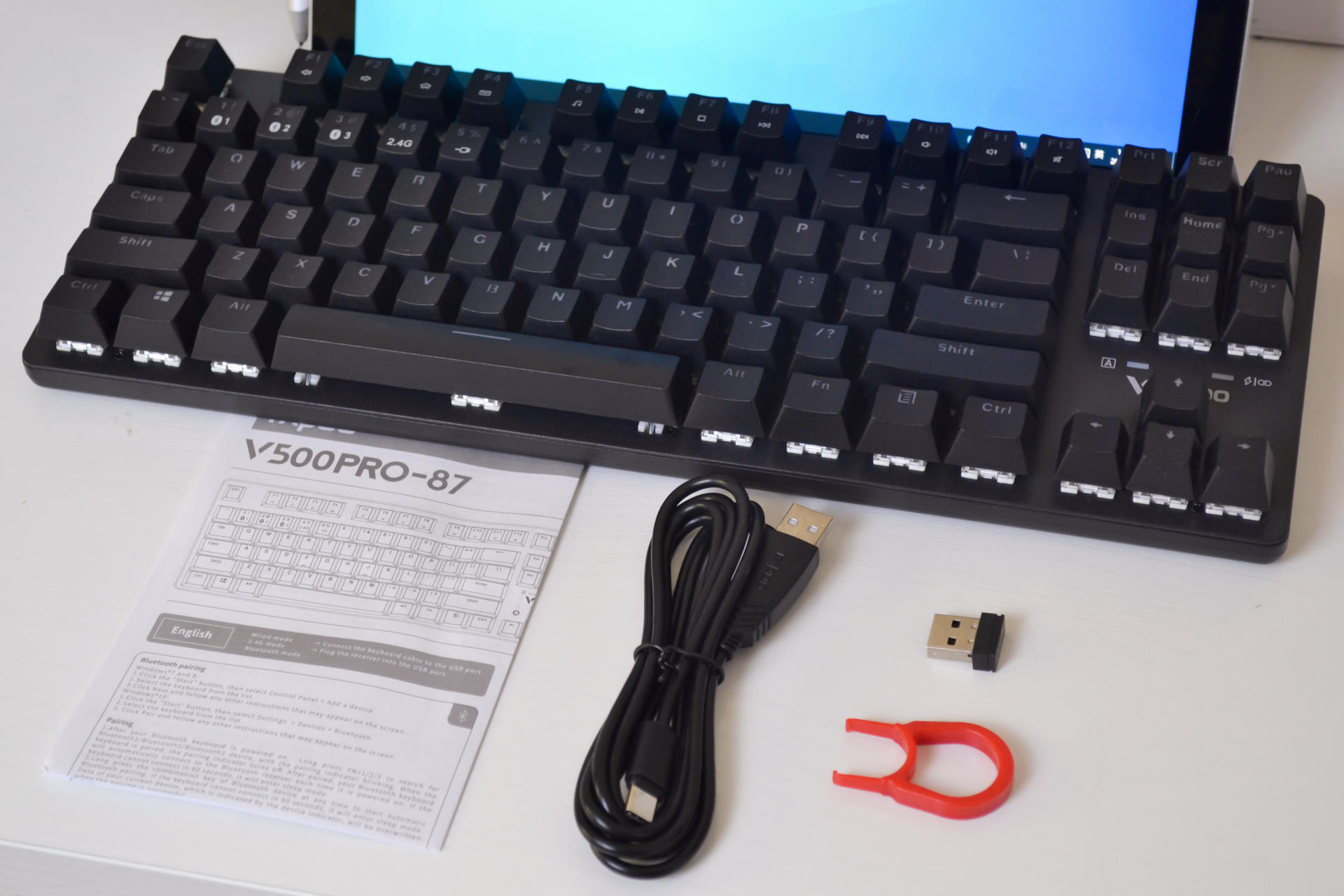 性价比满足妹子需求 雷柏V500PRO三模机械键盘