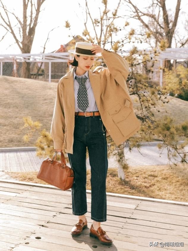 入秋后才发现：不流行靴子了！满大街都在穿“乐福鞋”，洋气百搭