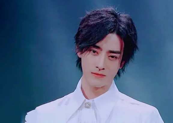 凹凸不平崎岖脸大PK！活久见，鞋拔子见了都有优越感