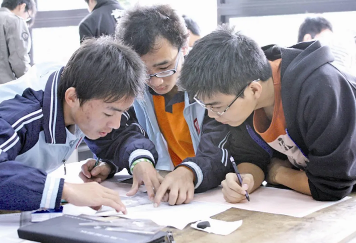 大学生街头采访，“985第一名”和“清北倒数第一”，你选择哪个