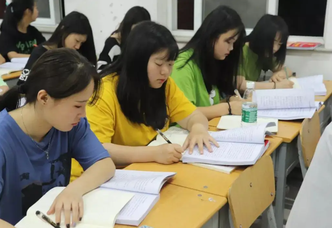 上大学在省外VS省内，两者差距不是一星半点，就业时可见分晓