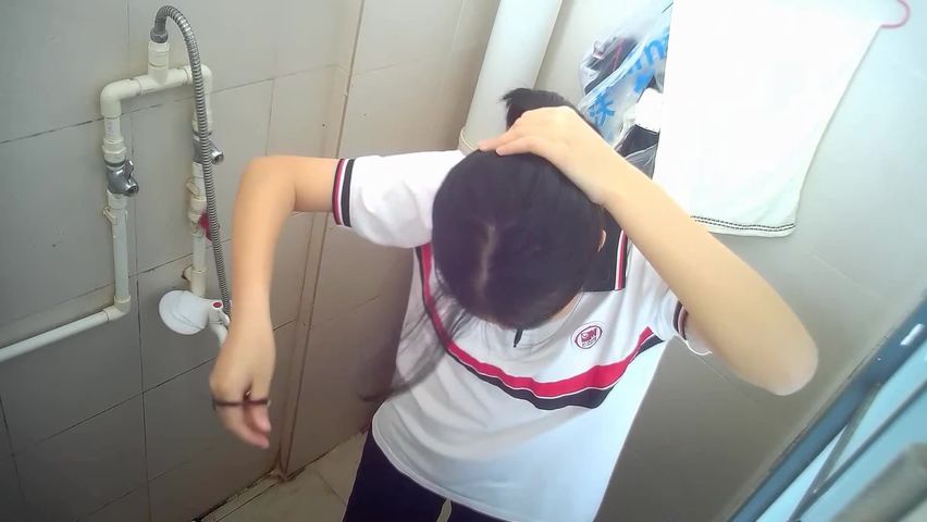 一人洗澡，百人围观！偷拍事件为何层出不穷？偷拍工具哪来的？