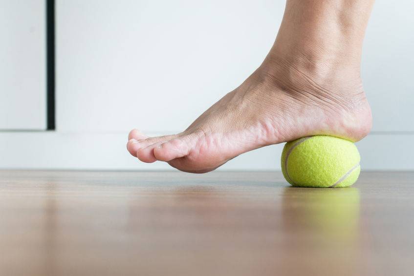 脚部衰老时，或有这3个迹象，不仅与年龄有关，还与这3个因素有关