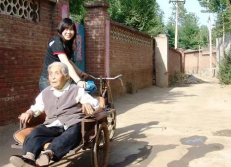 11年前凭春晚走红,发誓要做第二个董明珠的