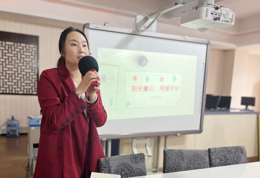 立足专业 关注“心”成长｜棠湖小学德育处召开5月份班主任例会