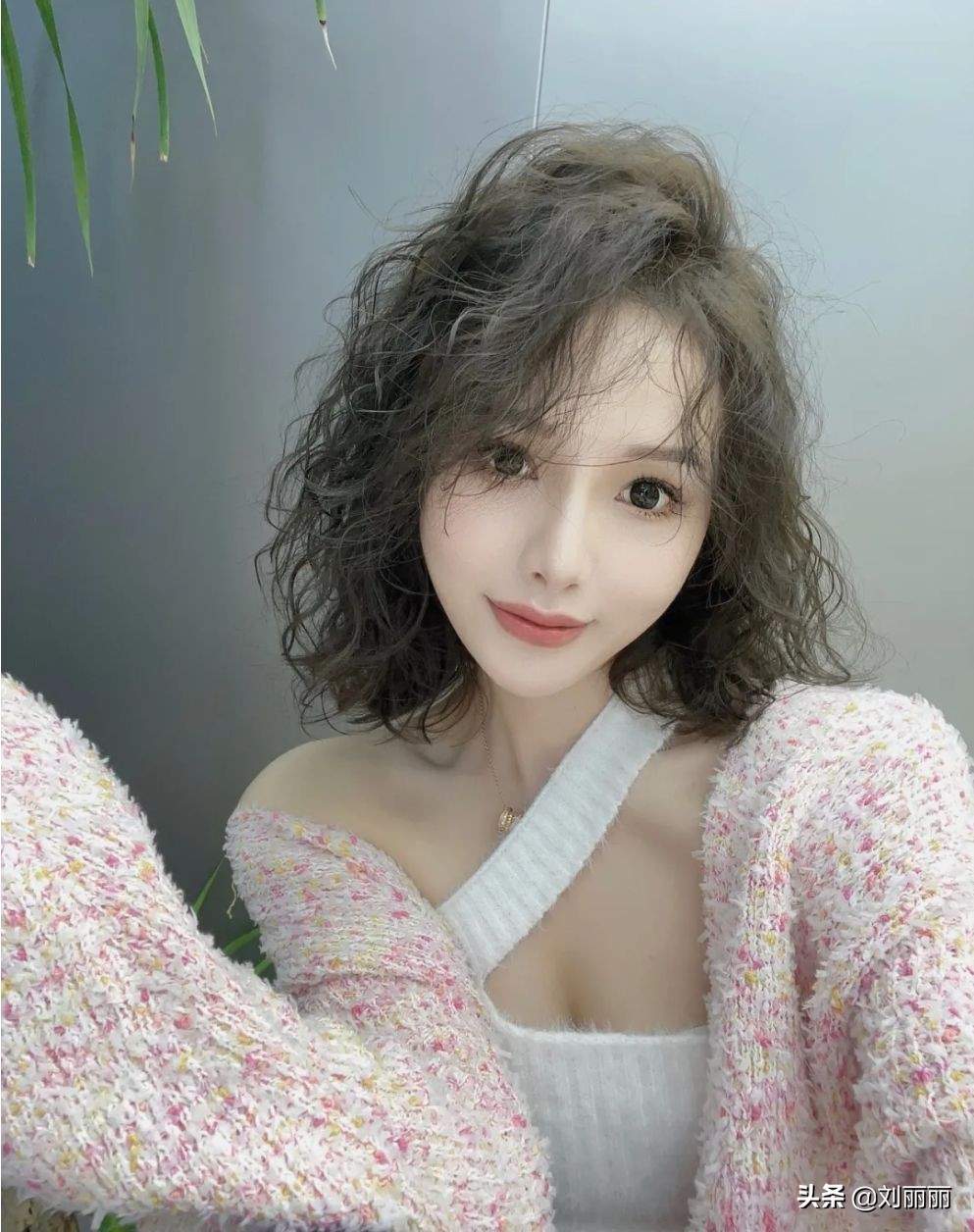 头发细软少发型怎么选？烫小卷就对了，不论长短都很美