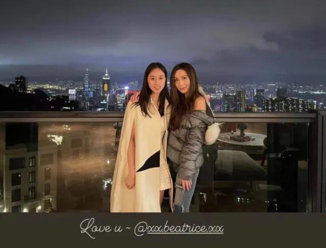 赌王家族关系图 最美外孙女搂学霸小姨庆生 二房四房后代晒亲密照