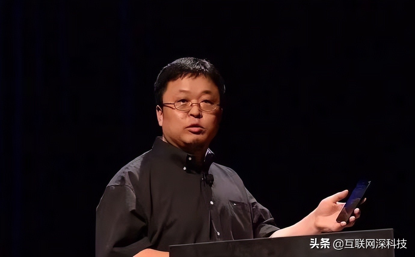 一口大棒一口蜜枣？罗永浩想做苹果负责人