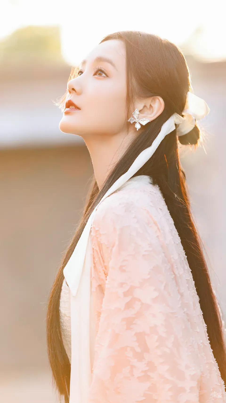 李一桐白色系
