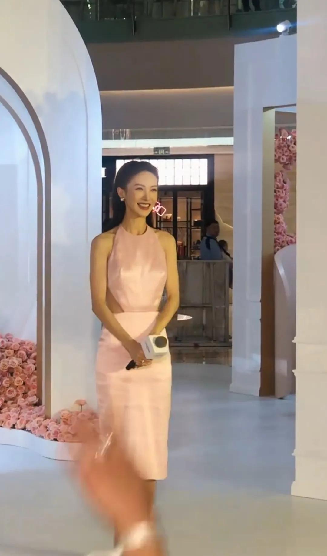 又见金晨，美的很灿烂笑的很有感染了