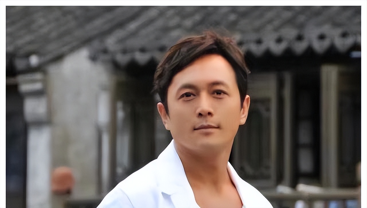 这个视帝比王宝强还惨，被妻子骗光家产，6个孩子没一个是亲生的