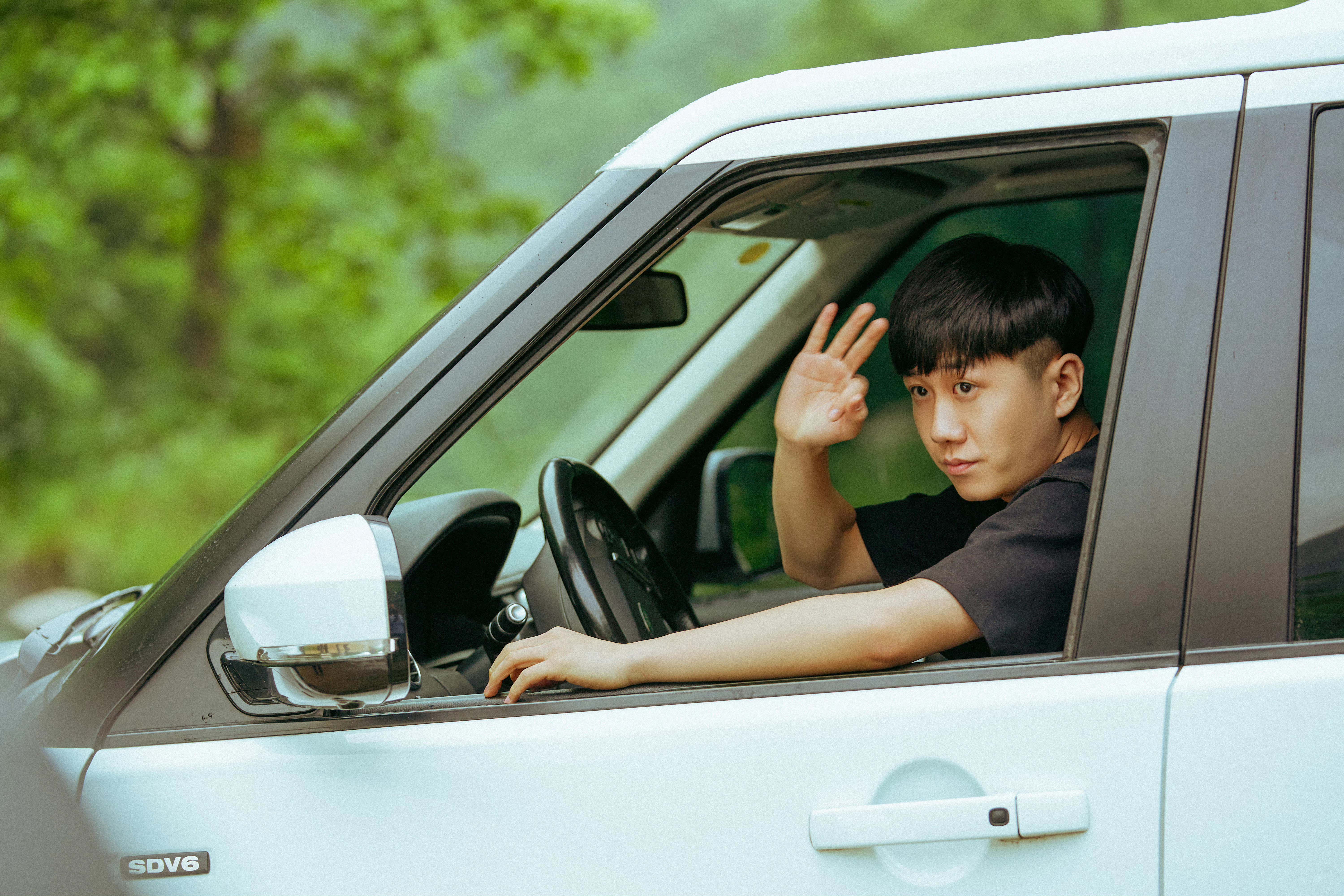 《人世间》三兄妹少年演员背景揭密，少年秉昆还演过装台、山水情