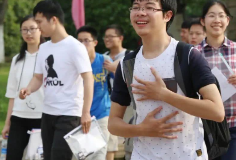 辽宁大中小学暑假时间已出炉，学生们兴奋不已，家长却欲哭无泪