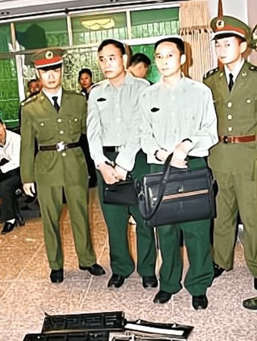 93年两个山西老汉组建私人“军队”，中央军委得知，最终结局如何