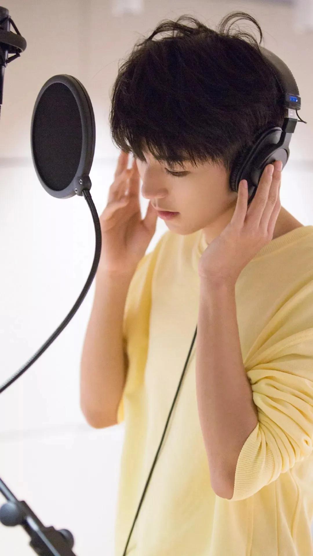 王俊凯易烊千玺王源高清壁纸，哪张壁纸最好看呢