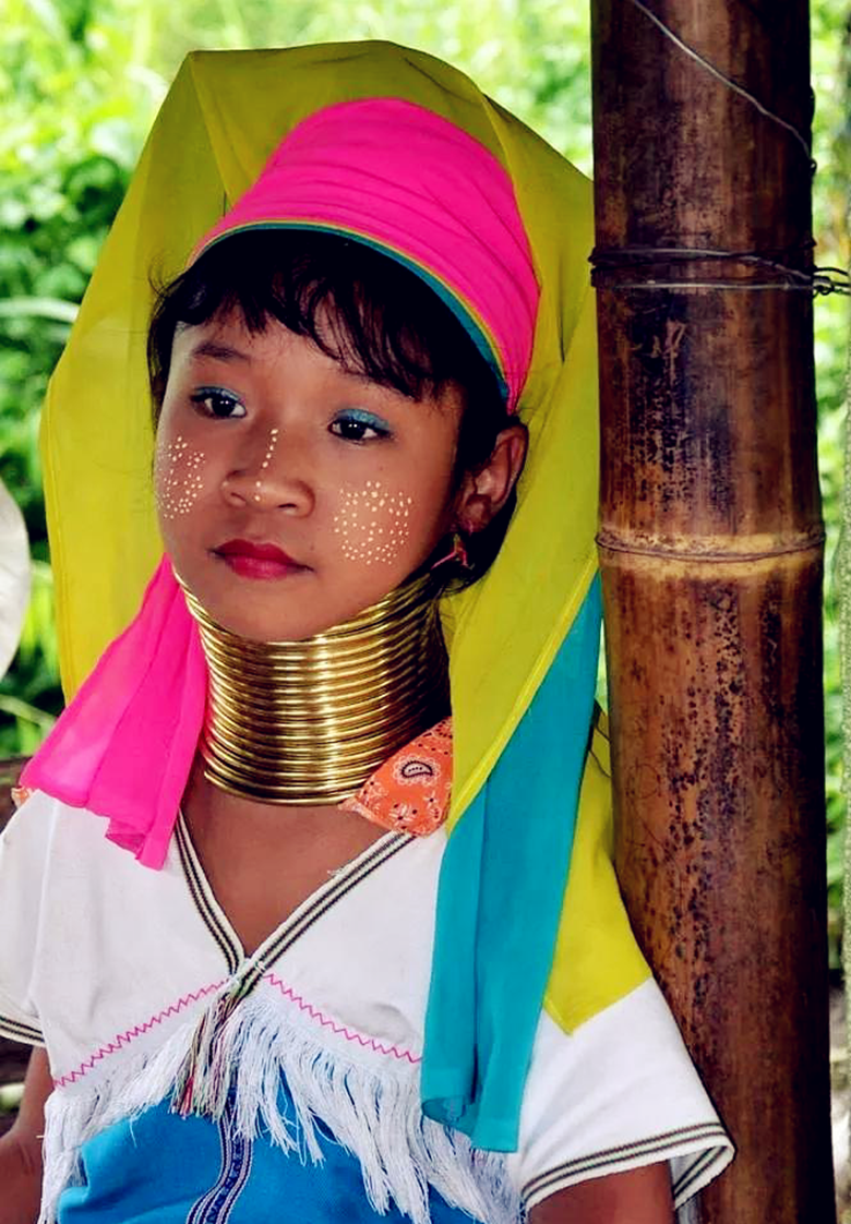 泰国长颈族:最长的脖子有70公分,可套几十个颈圈,重达20斤