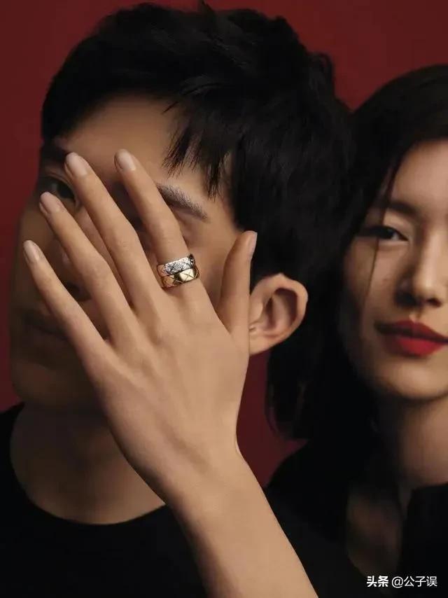 井柏然情史，出生28天被母亲抛弃，演《捉妖记》成名，情散倪妮