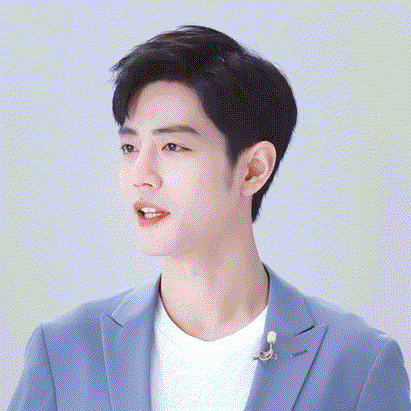 肖战他可真帅啊,帅到没边呀,这身材比例可太完美了