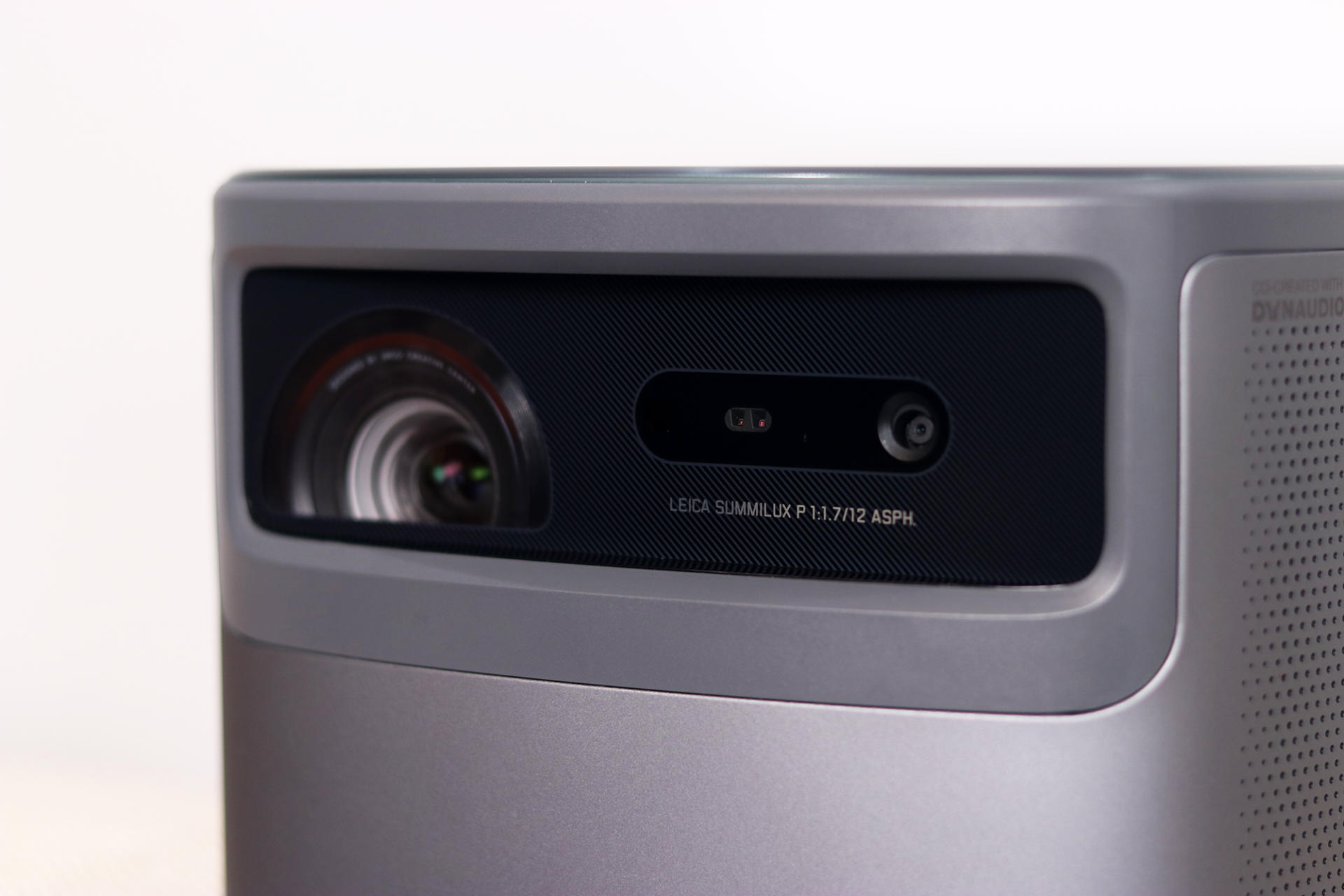 还原本真色彩！徕卡加持的旗舰投影：坚果J10S上手体验