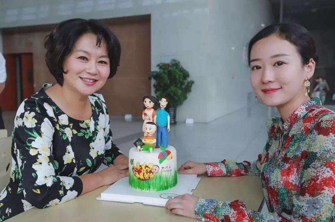 鞠萍:18岁进入央视,25岁嫁给软饭男,带着儿子改嫁二婚收获真爱