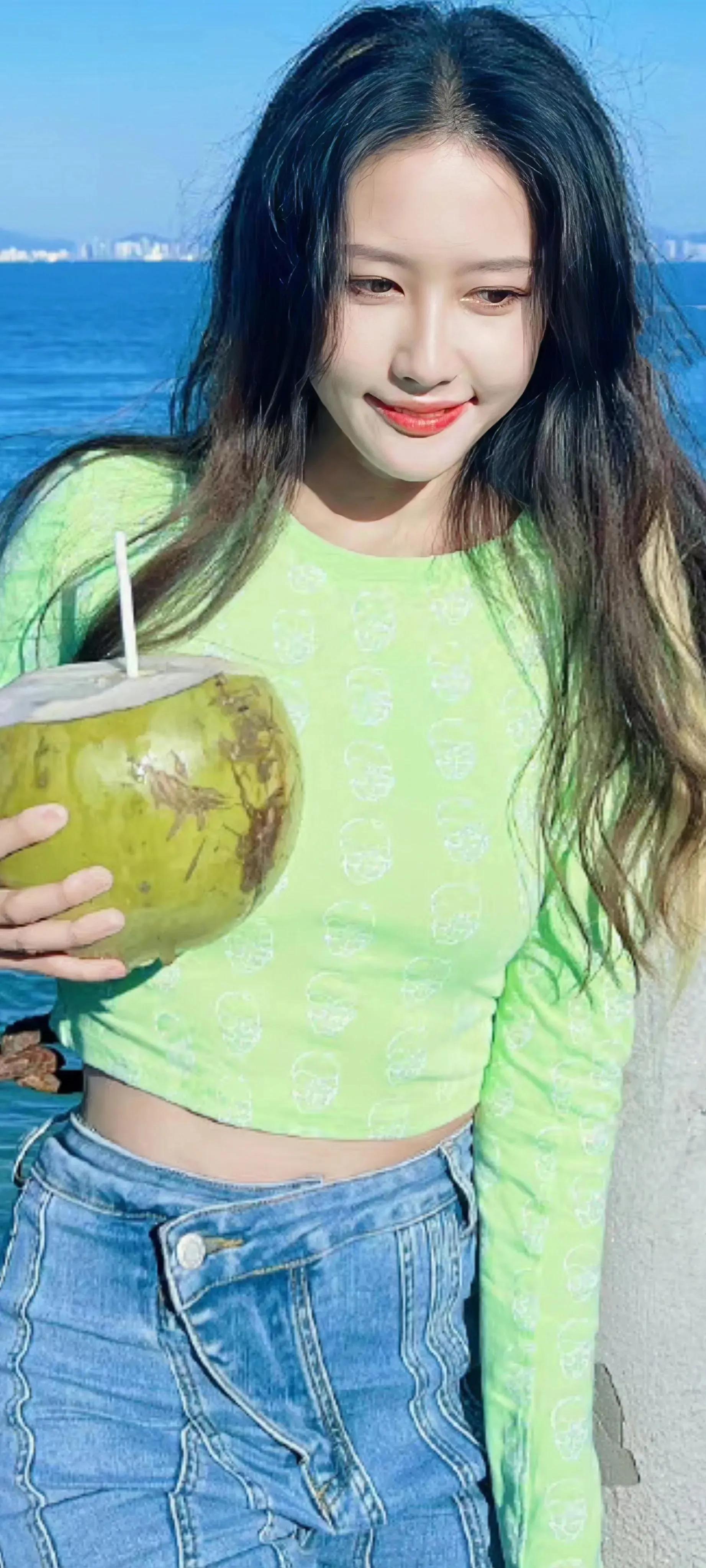 端庄美丽的张子璇