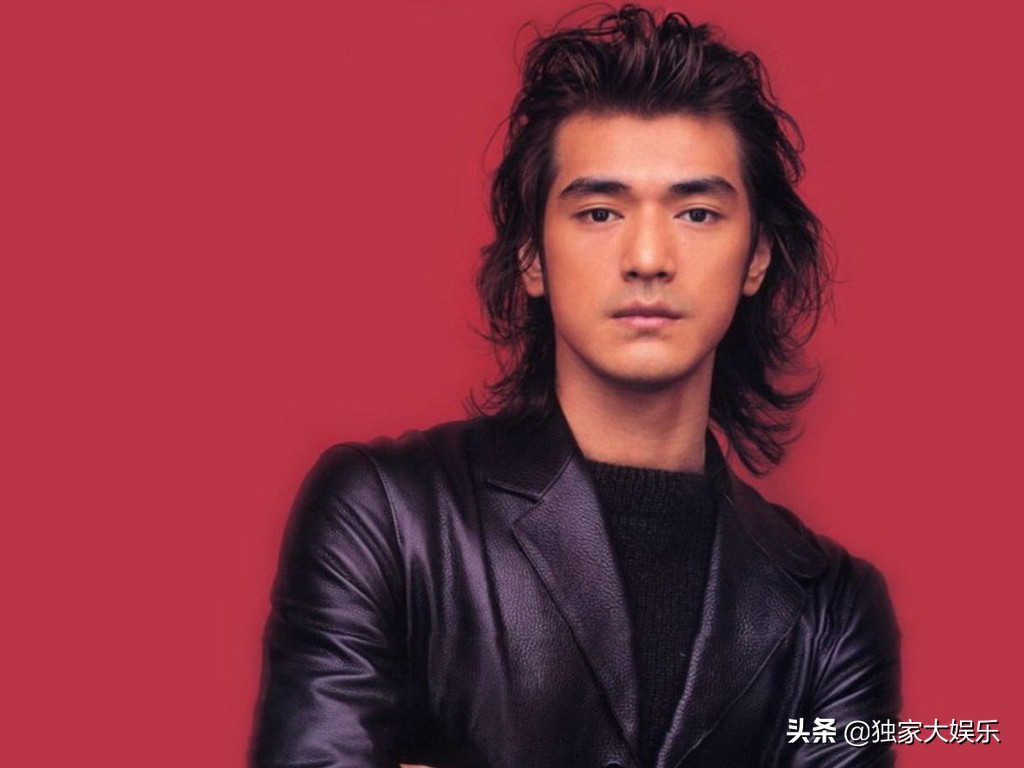 留长发却不娘的5位男明星，个个五官硬朗，野性又帅气