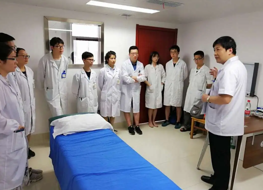 考研名师张雪峰预测：这3个专业分数或上涨，想稳进大学谨慎选择