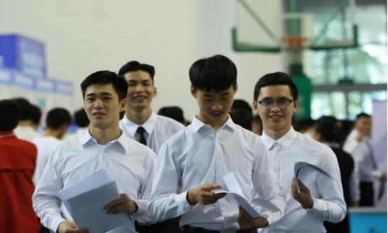 这六个专业市场过于饱和，就业前景不明朗，报考学生需谨慎选择