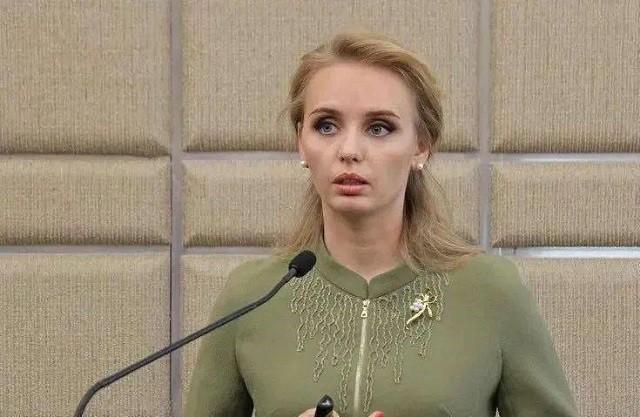 普京“藏”了30多年的女儿：一个幸福美满，一个政治联姻被出轨