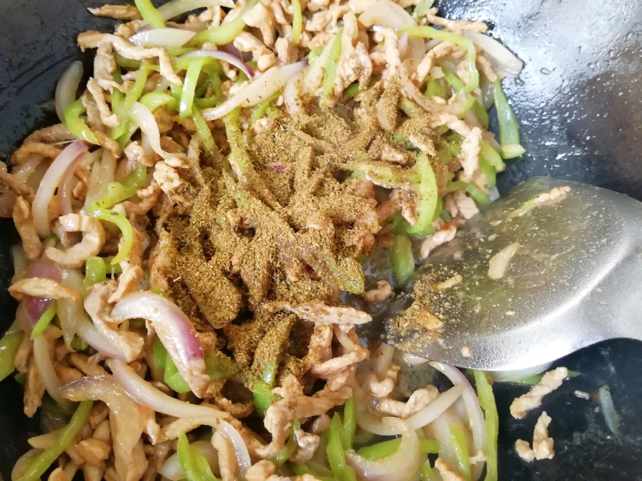 孜然肉片怎么做（教你做焦香脆口的孜然炒肉）